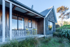 Fantail Cottage with Sea Views - Akaroa Holiday Home, Akaroa